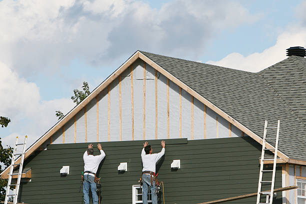 Professional Siding technician working in Brunswick, OH